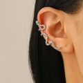 Ear cuff a serpente argento con zirconi scintillanti e occhi in gemma verde - Clip da orecchio a serpente con occhi verdi (orecchio destro) (0739) / Argento