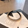 Diadema dorada elegante con doble fila de diamantes de imitación sobre fondo de libro - Blanco (F036-Blanco)