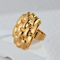 Anello a fascia larga in oro lucido con trama intrecciata e finitura metallica - Anello a Fascia Larga Texturizzato Intrecciato (R759)