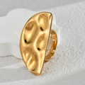 Anello aperto regolabile in oro con un design unico a superficie ondulata irregolare - Anello Geometrico Curvo Irregolare (R757)