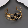 Détail du bracelet papillon doré avec motif floral en émail noir poli raffiné - Style Papillon Fleur Émail Noir (款式4)