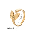 Makro-Detailansicht der goldenen Blattform des Rings mit Blattadern und Maßen - Dreifach-Blatt-Design (r729-a)