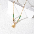 Collier bohème avec pendentif soleil doré et perles colorées sur pierre blanche - Collier Tournesol