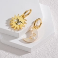 Asymmetrische 18K vergulde roestvrijstalen zon en maan oorbellen met parels - Gouden Asymmetrische Zon-Maan Stijl (E916)