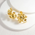 Pendientes de flor de acero al titanio chapados en oro de 18K con pétalos de corazón - Estilo de racimo de flores 3D / Dorado
