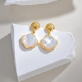 Eleganti orecchini a ventaglio in acciaio inossidabile placcato oro 18K e madreperla - Orecchini a Conchiglia Dorati in Madreperla