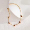 Élégant bracelet doré 18 carats avec pendentifs en forme de cœur en émail rouge - Rouge