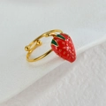 Exquisiter 18K vergoldeter Erdbeer-Ring mit rotem Emaille-Blatt und offenem Band - Erdbeer-Stil (R837-caomei)