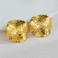Orecchini a perno in acciaio dorato con texture irregolare e motivo geometrico - Oro
