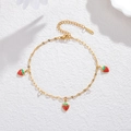 Dettaglio della cavigliera in acciaio inossidabile dorato con ciondoli a fragola - Stile Fragola (A032-cm)