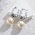 Pendientes minimalistas de acero con marco rectangular y perlas grandes sobre piedra blanca - Estilo Plateado (E1077-01)