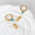 Macro d'oreilles dorées avec perles de turquoise et de nacre et pendentifs poissons - Style Poisson Rouge (E1103-jinyu)