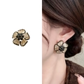 Boucles d'oreilles fleur 3D dorées avec pétales en zircone noire et transparente - Style Doré (A1302-08B)