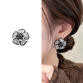 Boucles d'oreilles fleurs noir et blanc élégantes avec zircons et design 3D chic - Style Argenté (A1302-08B)