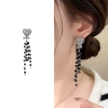 Elegante Herz-Ohrhänger mit schwarzen Kristallperlen und feinen Schleifendetails - Silber