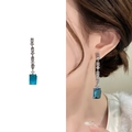Boucles d'oreilles pendantes argentées avec pierre bleue et chaîne en zircone - Argenté