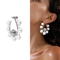 Orecchini a cerchio a C in argento con perle bianche e sfera centrale in metallo - Argento (A1703-05B)