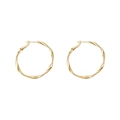 Boucles d'oreilles créoles torsadées dorées avec un design métal géométrique - Doré
