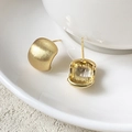 Minimalistische vergulde geborstelde metalen vierkante oorknopjes met Frans luxe design - Geborsteld Goud
