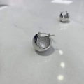 Orecchini a sfera in ottone argentato con texture opaca interna e chiusura a scatto - Argento Grande