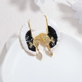 Elegantes pendientes de mariposa bañados en oro de 18K con esmalte negro blanco y cristales - Negro & Blanco