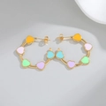 Bunte Emaille-Creolen in Herzform mit minimalistischem goldenem geometrischem Design - Bunte Emaille Herz C-Förmige Ohrstecker
