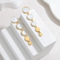 Lange 18k vergoldete Edelstahl-Ohrhänger mit weißen Perlmutt-Einsätzen für Damen - Weiß (Perlmutt)