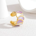 Anillo ajustable de acero inoxidable dorado con pétalos de esmalte púrpura y blanco fino - Morado