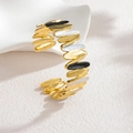Bracelet jonc artistique en acier doré 18k avec émaux noir et blanc et motifs ondulés - Noir et Blanc
