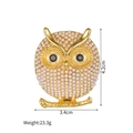 Dettaglio della spilla a gufo in oro 18k con perle, misura 4,2x3,4cm e peso di 23,3g - Stile Gufo (OLBXZ004)
