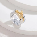 Anello aperto artistico con rilievo in rosa dorata e fascia in resina motivo marmo - Bianco (Motivo Marmorizzato)