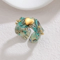 Detail of 18k gold heart on marbled green resin open ring with vintage wavy texture - Green