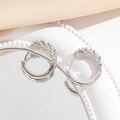 Orecchini a cerchio in argento con motivo a spiga di grano e design minimale ad arco - Argento