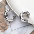 Orecchini a cerchio a C in argento ritorto con texture metallica martellata chic - Oro 18K / Argento (A0702AY)
