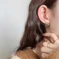 Elegantes pendientes de bola trenzados plateados con textura metálica de nudo retorcido - Oro de 18K / Plata (A0608C)