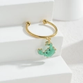 Adjustable golden ring with a detailed emerald green crab pendant in ocean theme - Crab Style (M-R859) / Green
