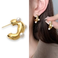 Irregular golden C-shaped stud earrings with inlaid pearls and high-gloss finish - Gold Style (A0616C)
