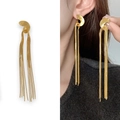 Elegante Ohrstecker aus 18K vergoldetem Messing mit langen Schlangenkettchen und Quasten - Gold