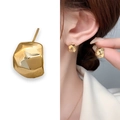 Orecchini a perno geometrici a C placcati oro 18K con texture metallica martellata - Oro (A0237B)