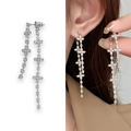 Boucles d'oreilles trèfle croix en argent avec cristaux et longues pampilles - Style Croix Argentée à Pompons (A0236A)