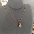Luxe vergulde koperen oorbellen met vierkante zirkoon en spiraalvormig draadontwerp - Omwikkelde Zirkonia Hanger Ketting (A0236B) / Goud