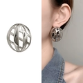 Orecchini a perno a sfera in mesh argento con design geometrico moderno intrecciato - Rame Placcato Oro / Argento (A1103-06A)