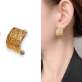 Orecchini a C larghi con trama lavica dorata e accenti a strisce argentate da donna - Contrasto Oro e Argento (A1305-06A)