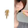 Orecchini a perno dorati d'avanguardia con zirconi marquise e design a punta moderna - Oro (A0440C)