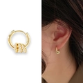 Elegante goldene Creolen mit drei zirkonia-besetzten Ringen und Modellansicht - Drei Ringe Pave-Anhänger (A0338C)