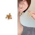 Pendientes de flor dorados con cristales marquise y una perla de diseño de lujo - Dorado
