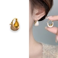 Pendientes de aro en forma de U de oro con esmalte beige de diseño minimalista - Blanco perla