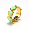 Anello placcato oro con cuori in smalto verde e venature marmoree dal design raffinato - Smalto Verde Oro