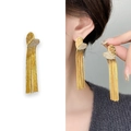 Elegantes pendientes de corazón dorados con borlas brillantes y flecos largos de cadena - Dorado