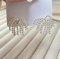 Boucles d'oreilles argentées à pampilles perlées avec design de chaîne à franges - Gland de Perles en Métal (A0302C) / Argent Brillant